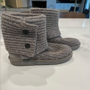 Grey fold over knitted uggs